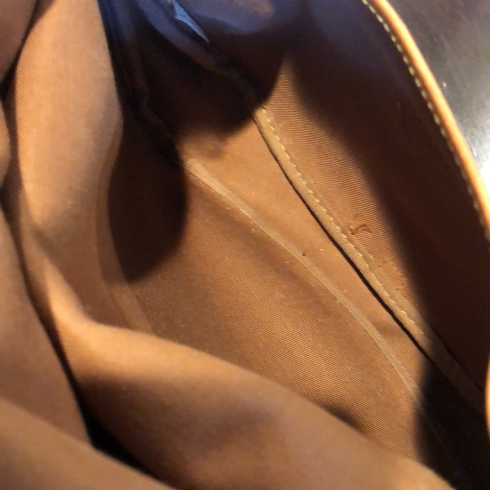 Authentic Louis Vuitton Saumur 30 Crossbody Monogram Canvas - Picture 12 of 17